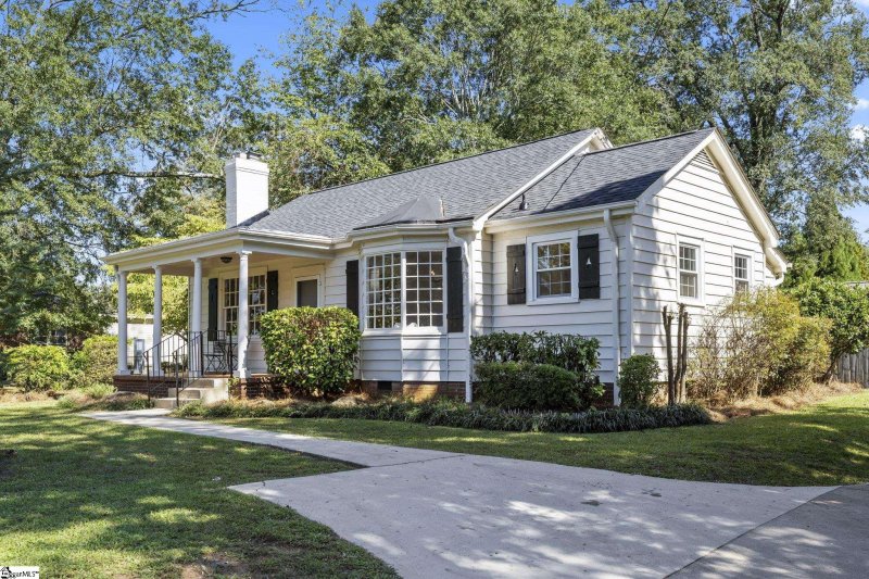 Property image 2 at 46 E Faris Road, Greenville, SC 29605