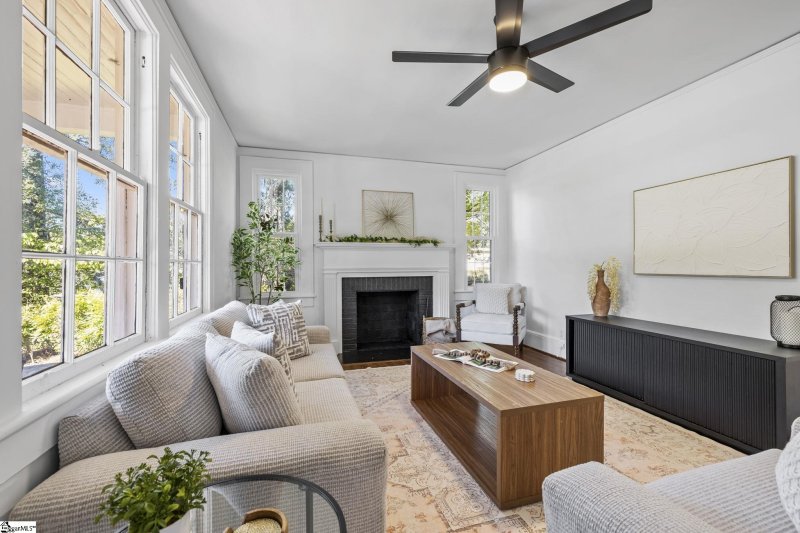 Property image 4 at 46 E Faris Road, Greenville, SC 29605