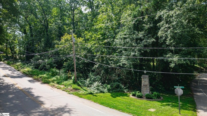 Property image 3 of 205 Woodland Way in Cleveland Forest, Greenville, SC 29607