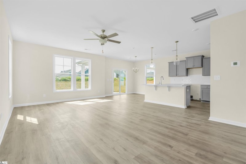 Property image 4 of 225 Brown Circle in Brownstone Park, Easley, SC 29642