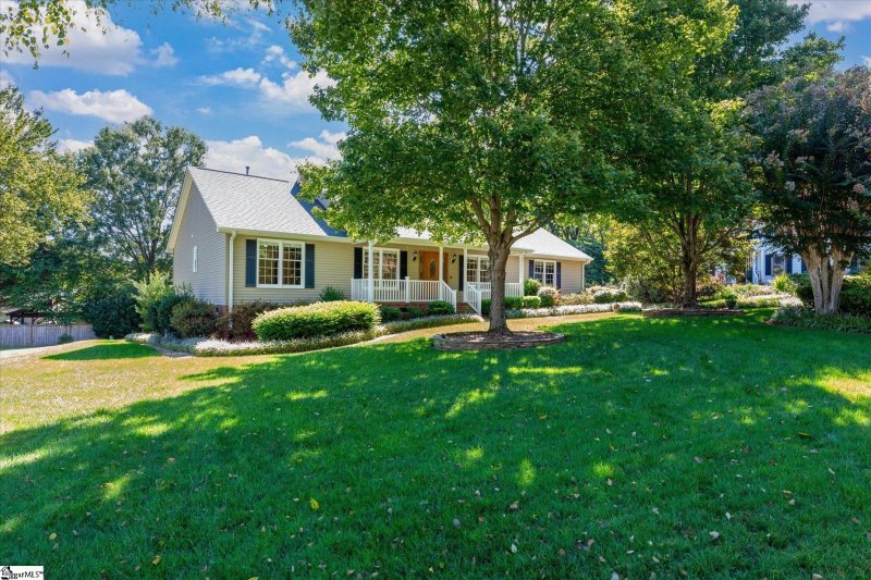 Property image 2 at 105 Lombardy Court, Simpsonville, SC 29681