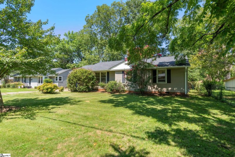 Property image 2 of 15 Plymouth Avenue in Fair Heights, Greenville, SC 29607