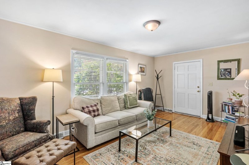 Property image 3 of 15 Plymouth Avenue in Fair Heights, Greenville, SC 29607