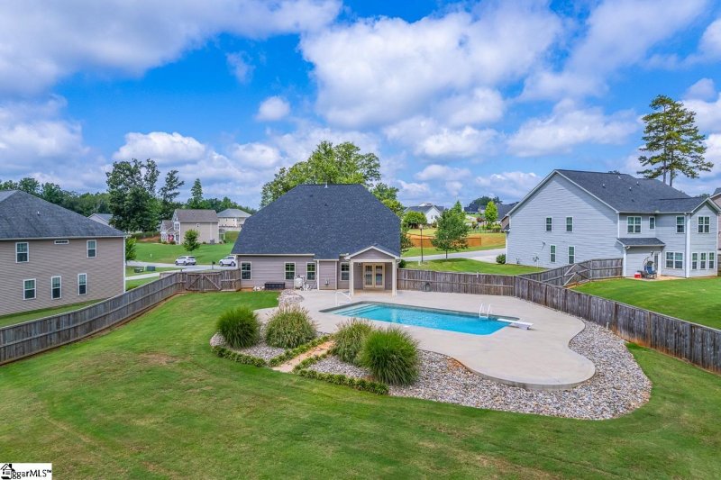 Property image 2 of 352 Avendell Drive in Avendell, Easley, SC 29642