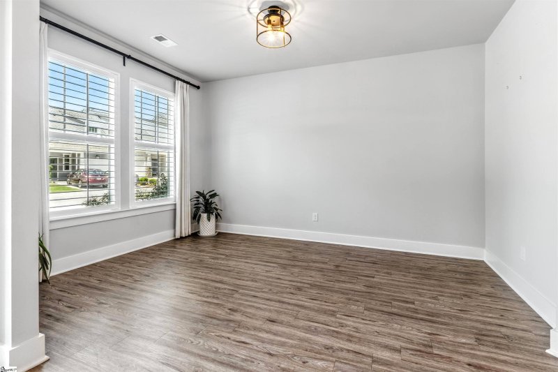 Property image 4 at 10 Creekhaven Lane, Taylors, SC 29687