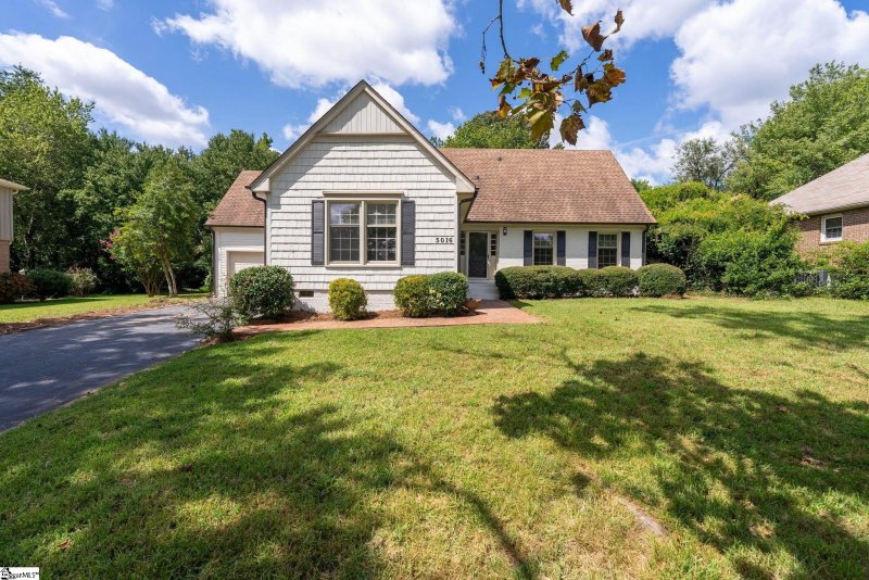 Property image 2 of 5016 Bridle Path Lane in Pelham Woods, Greenville, SC 29615