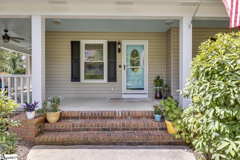 Property image 4 at 102 W Hackney Road, Greer, SC 29650