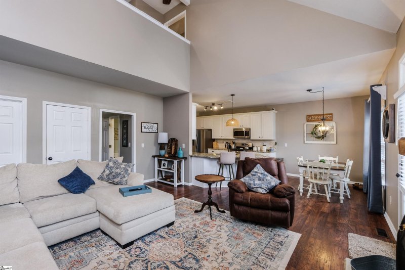 Property image 5 of 302 Crossvine Way in Long Creek Plantation, Simpsonville, SC 29680