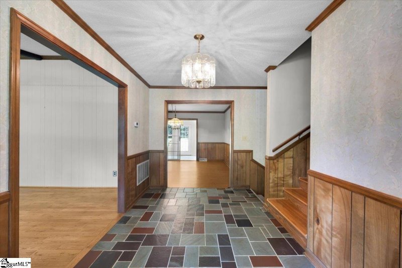 Property image 3 of 12 Lantern Drive in Country Club Estates, Greer, SC 29651