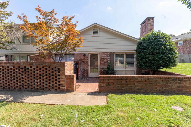 Bridgeview, Greenville Community