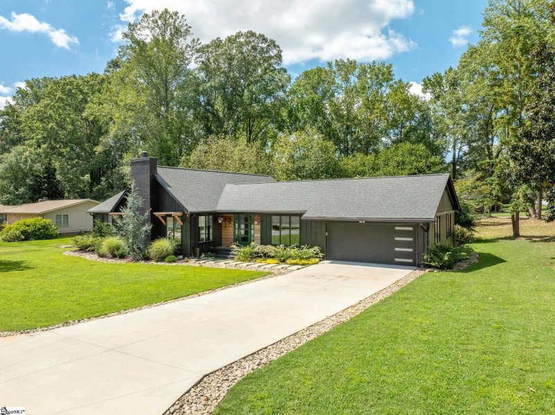 Property image 2 of 225 Parliament Road in Merrifield Park, Greenville, SC 29615