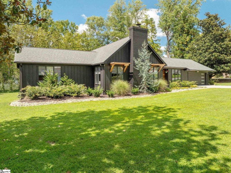 Property image 3 of 225 Parliament Road in Merrifield Park, Greenville, SC 29615