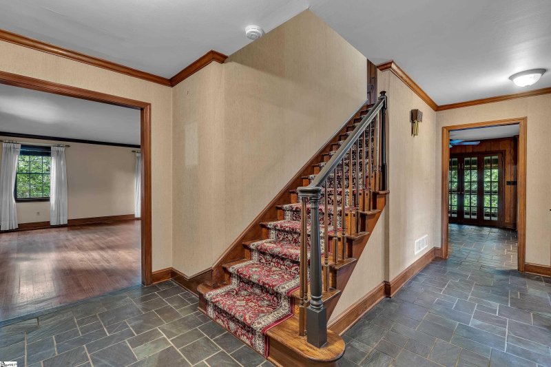 Property image 4 at 100 W Seven Oaks Drive, Greenville, SC 29605