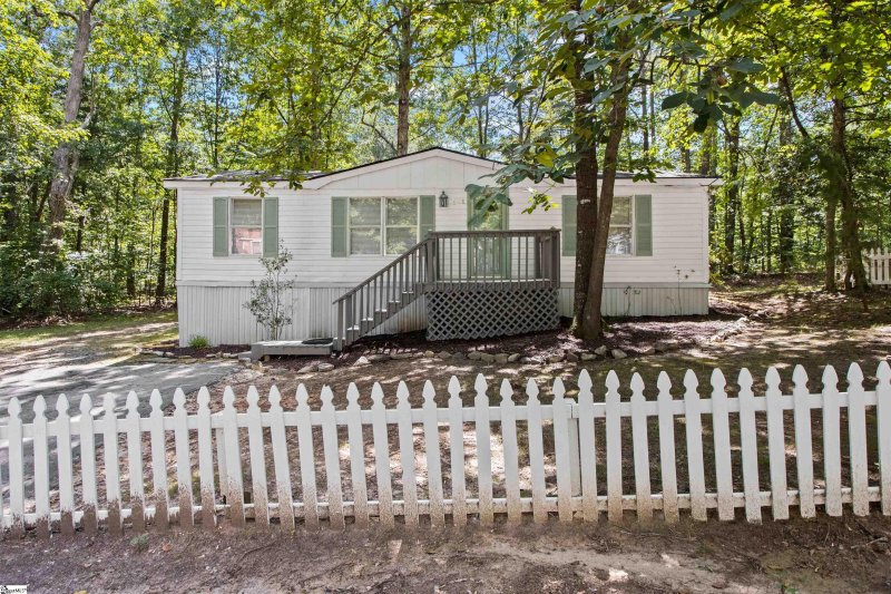 Englewood Estates, Greenville Community