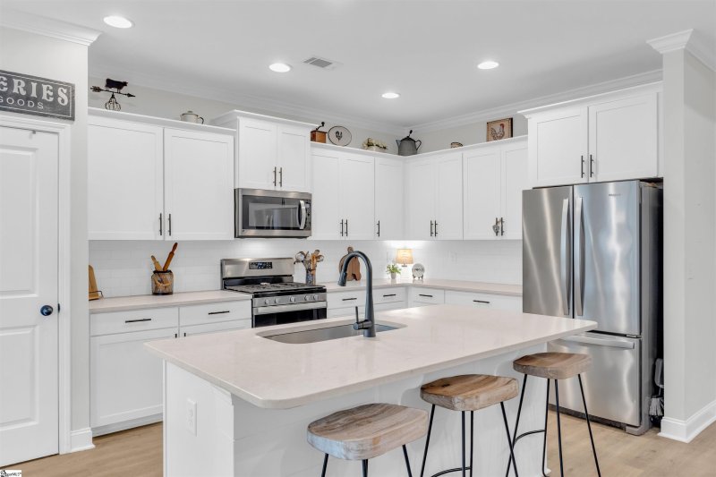 Property image 3 at 405 Townsend Avenue, Greer, SC 29651