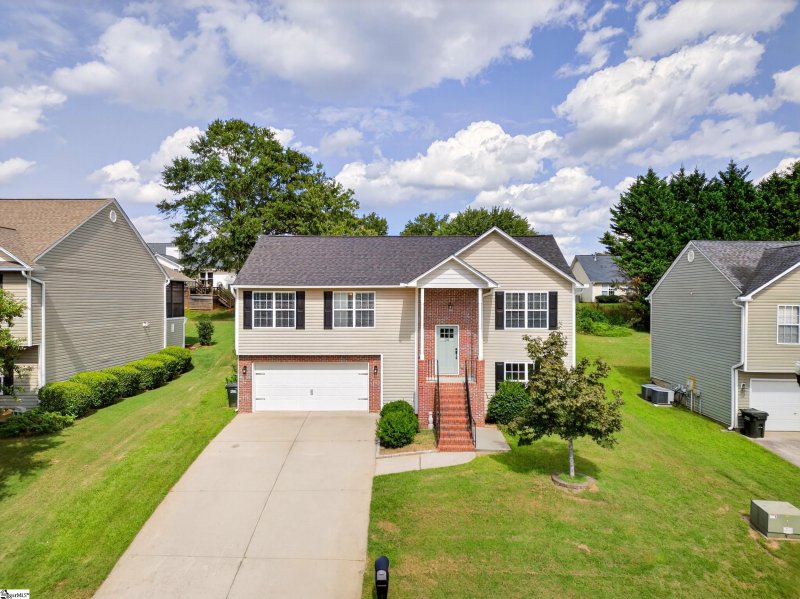 Property image 2 at 34 Spring Fellow Lane, Taylors, SC 29687