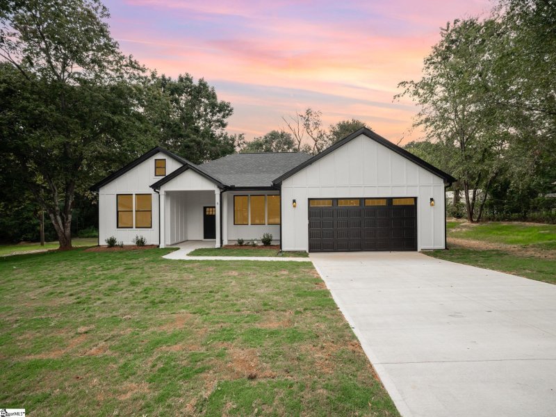 Property image 2 of 6 Gavin Place in Oakview, Taylors, SC 29687