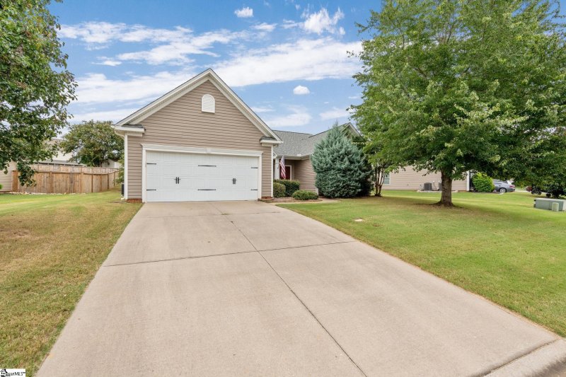 Property image 2 at 9 Wateree Way, Simpsonville, SC 29680