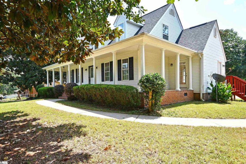Property image 2 of 102 Tripp Street in Parkview, Williamston, SC 29697