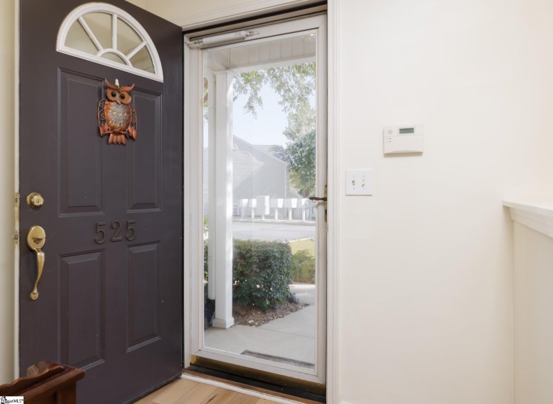 Property image 3 of 525 Waterbrook Drive in Laurel Heights, Greenville, SC 29607