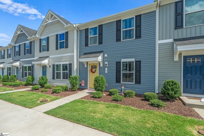 Property image 2 of 126 Fernside Court in Hampton Townes, Greenville, SC 29617