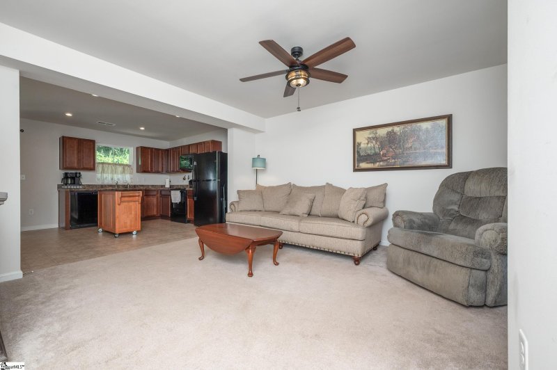 Property image 4 of 126 Fernside Court in Hampton Townes, Greenville, SC 29617