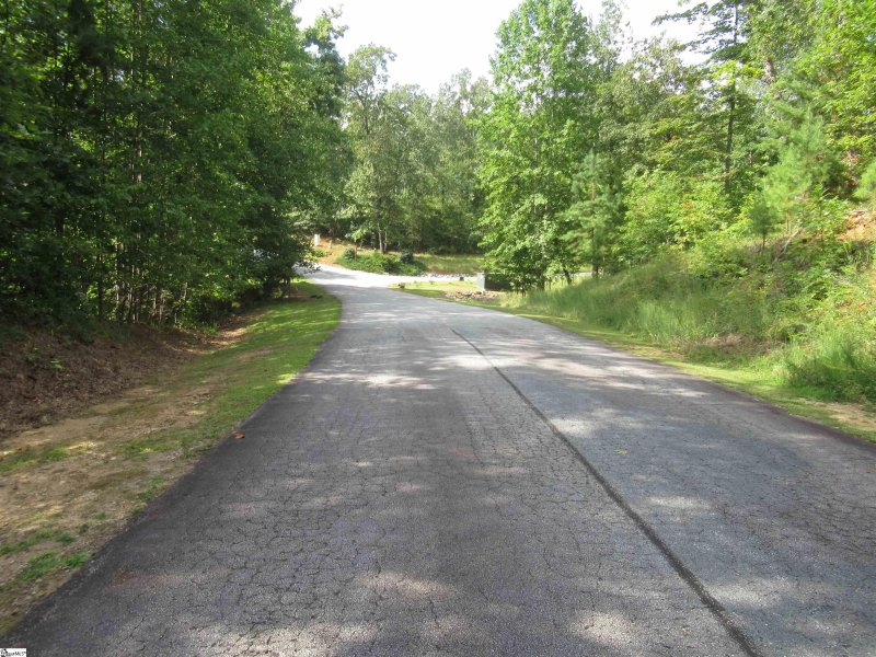 Property image 2 of 706 Scharlin Drive in Keowee Mountain Lake Estates, Pickens, SC 29671