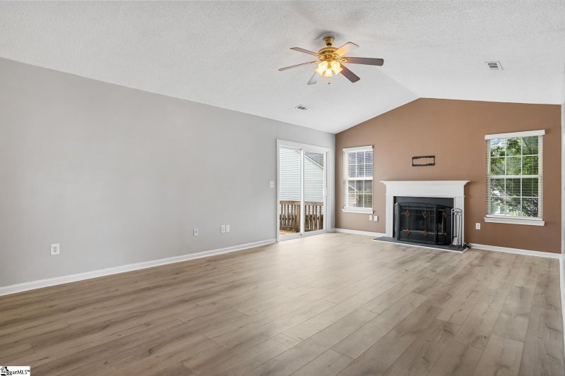 Property image 4 of 401 Ashridge Way in Sparrows Point, Simpsonville, SC 29681