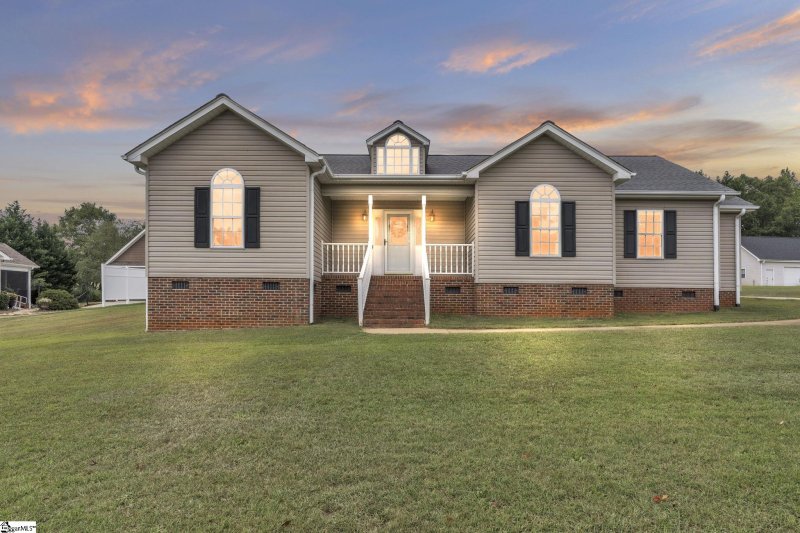 Property image 2 of 108 Brooke Lee Circle in Beaver Brook, Taylors, SC 29687