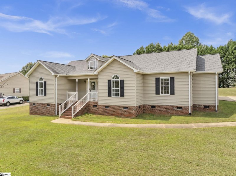 Property image 3 of 108 Brooke Lee Circle in Beaver Brook, Taylors, SC 29687