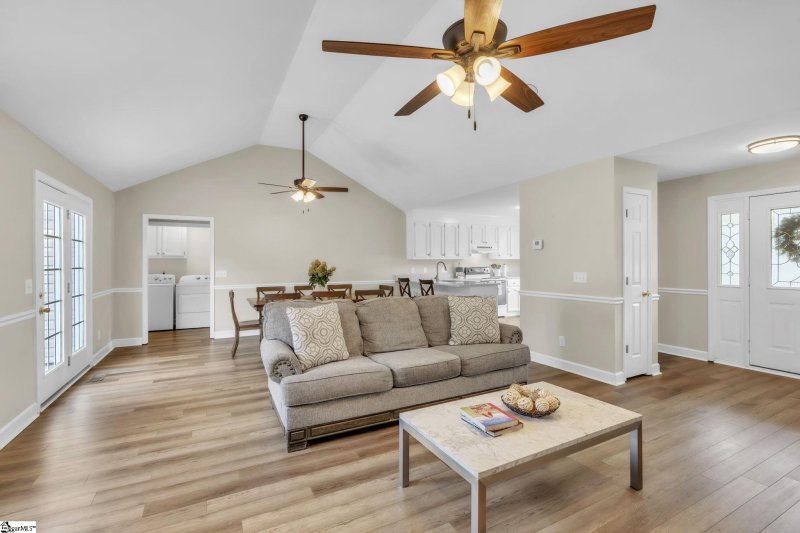 Property image 4 of 108 Brooke Lee Circle in Beaver Brook, Taylors, SC 29687