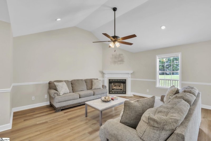 Property image 5 of 108 Brooke Lee Circle in Beaver Brook, Taylors, SC 29687