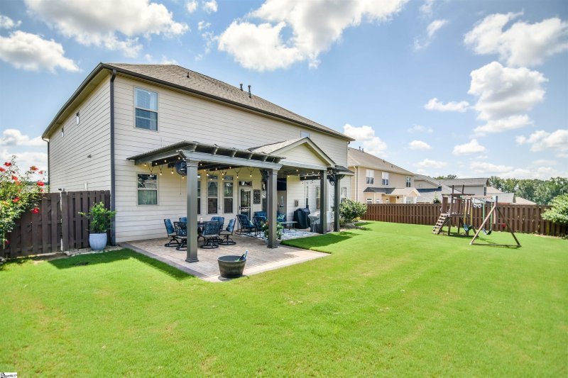 Property image 3 of 108 Foxhill Drive in Kings Crossing, Simpsonville, SC 29681