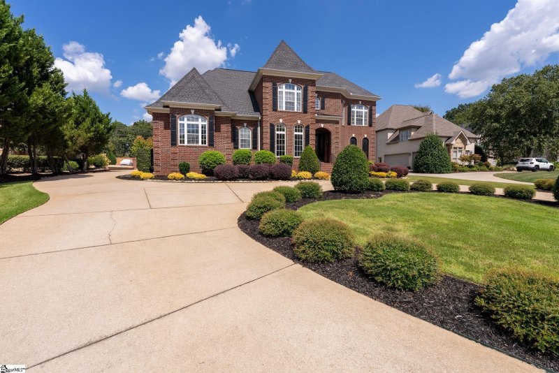 Property image 2 at 101 Norman Place, Greenville, SC 29615