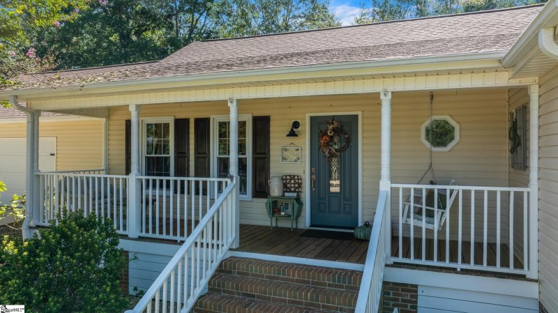 Property image 2 of 15 Otter Lane in Beaver Brook, Taylors, SC 29687