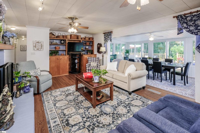 Property image 2 at 211 N Rockview Drive, Greenville, SC 29609-6323