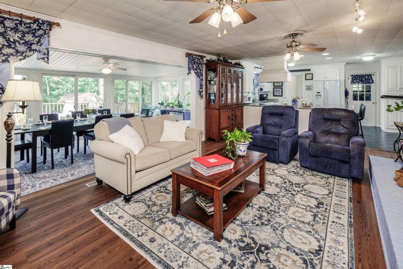 Property image 5 at 211 N Rockview Drive, Greenville, SC 29609-6323