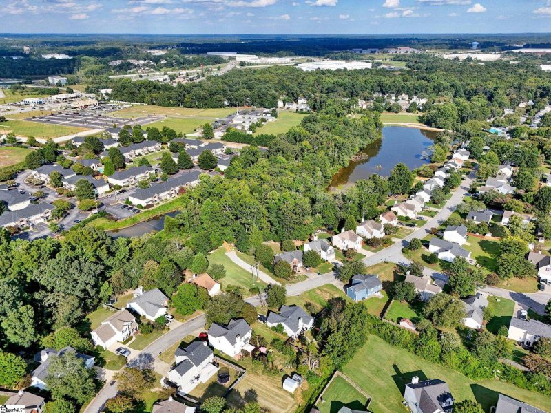 Property image 3 of 213 Fairview Lake Way in Fairview Lake, Simpsonville, SC 29680