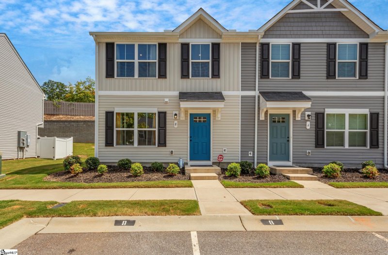 Walnut Hill Townes, Greer Community