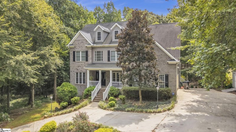 Property image 2 of 207 Devonhurst Drive in Stone Pond, Seneca, SC 29678