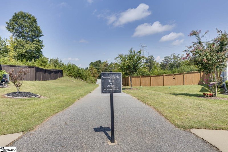 Property image 4 of 646 Lynndale Court in Annandale Estates, Greenville, SC 29617