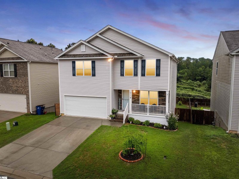 Ellington, Woodruff Community