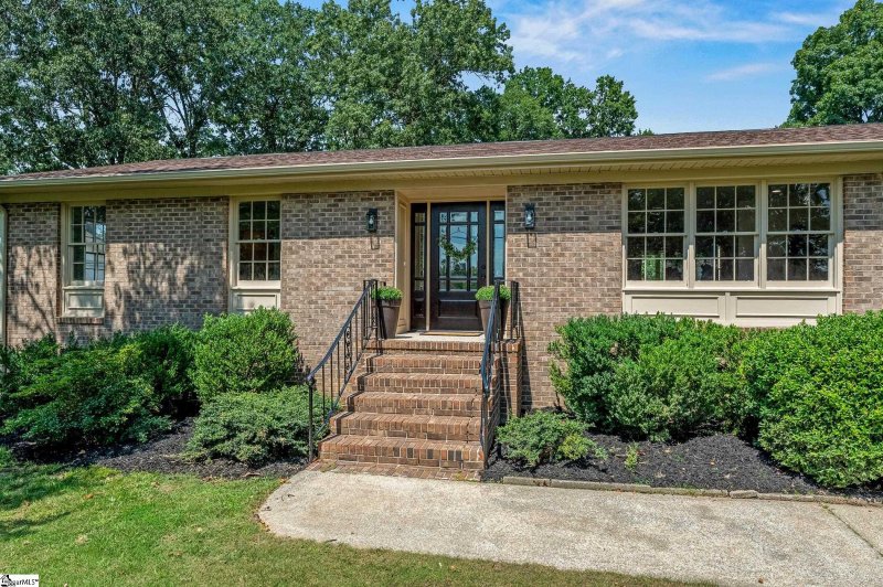 Property image 2 at 4 Dellrose Circle, Taylors, SC 29687