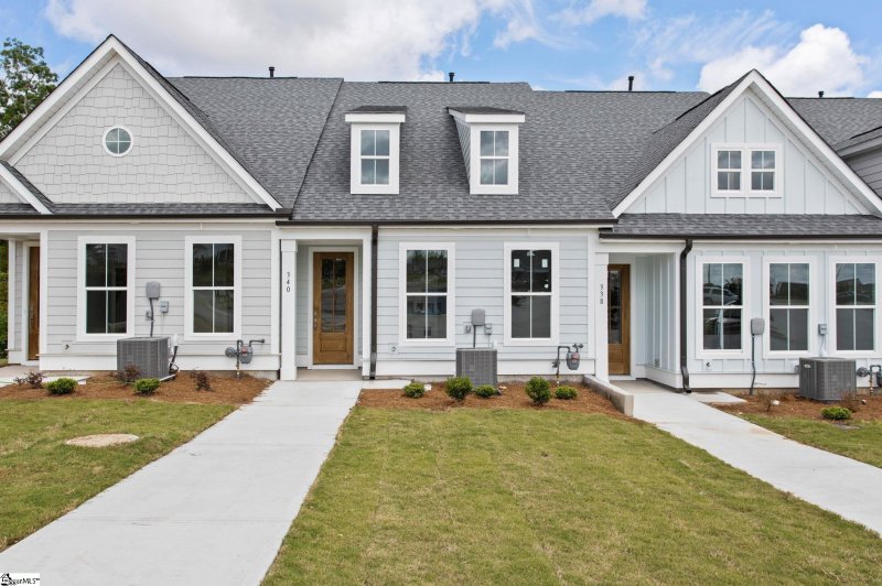 340 Lake Greenwood Boulevard