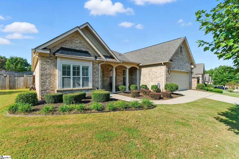 Property image 2 at 109 Macintyre Street, Simpsonville, SC 29680