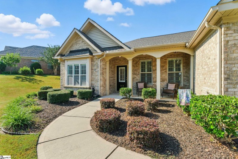 Property image 3 at 109 Macintyre Street, Simpsonville, SC 29680