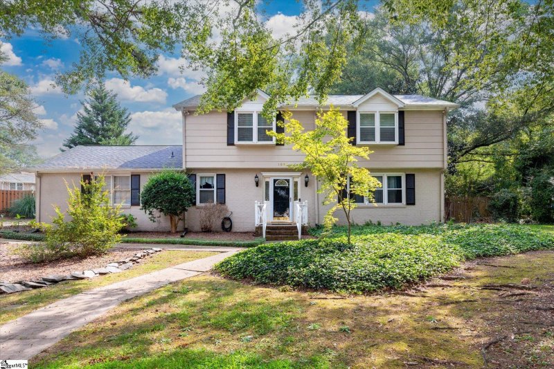 109 Meadowbrook Drive