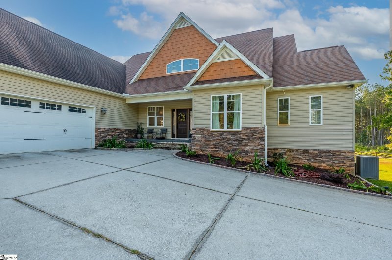 Property image 2 of 842 Dunklin Bridge Road in Horse Creek Farms, Fountain Inn, SC 29644
