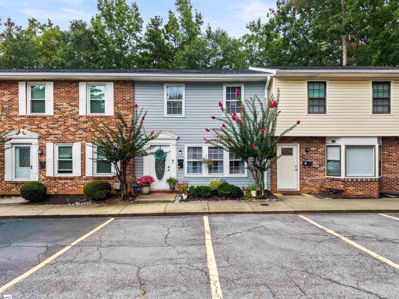 Property image 2 of 52 Pine Creek Court Extension in Highland, Greenville, SC 29605