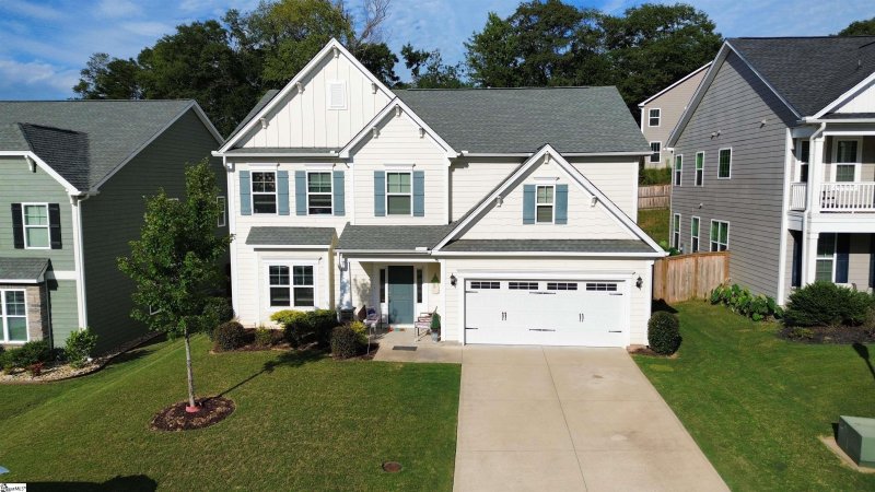 Easton Ridge, Greer Community